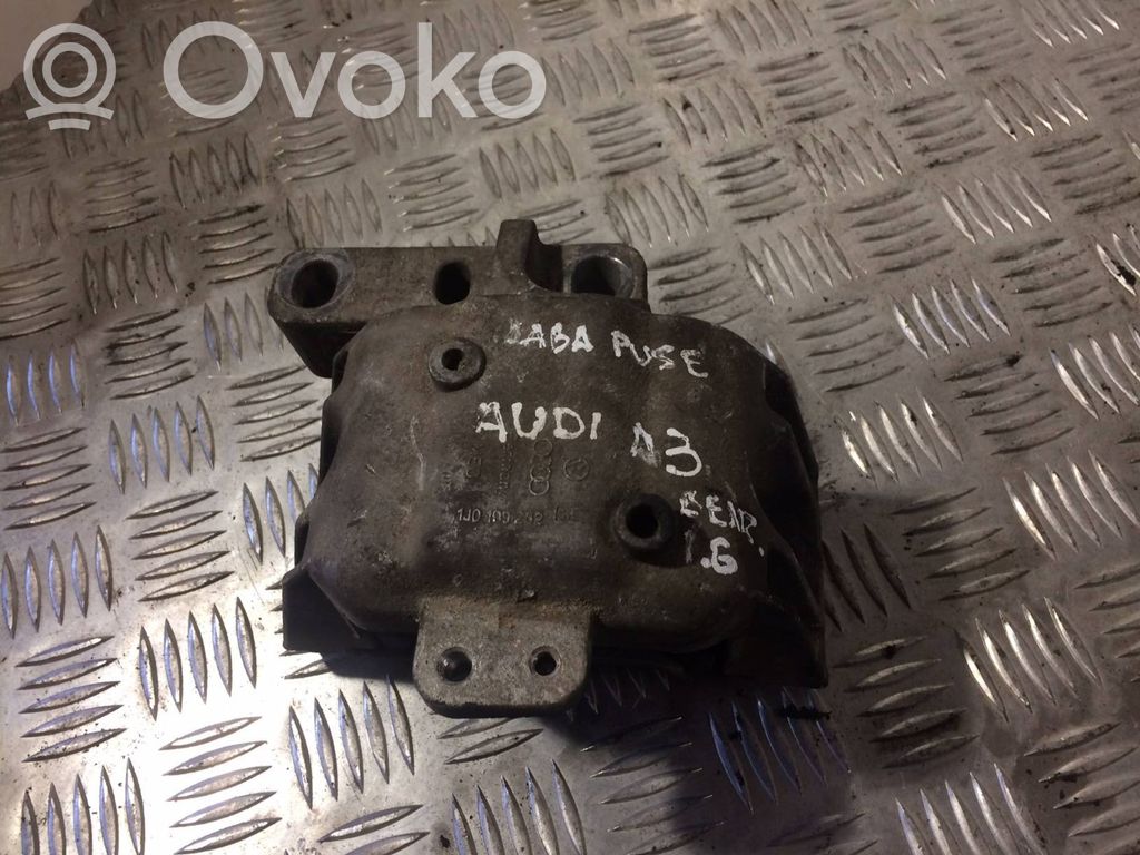 Audi A3 S3 8L Moottorin kiinnikekorvake 