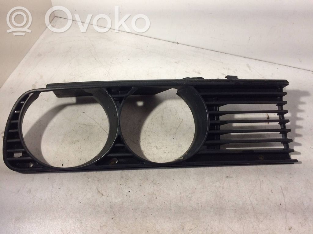 BMW 3 E30 Grotelės priekinės 