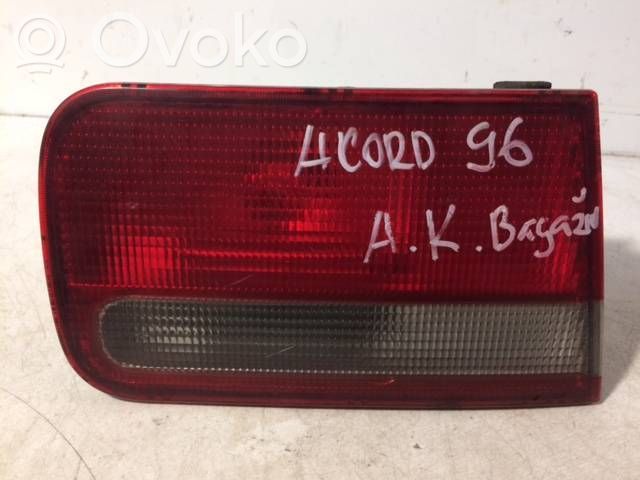 Lampy tylnej klapy bagażnika   236207,008795