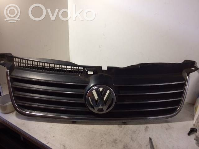 Volkswagen PASSAT B5.5 Maskownica / Grill / Atrapa górna chłodnicy 