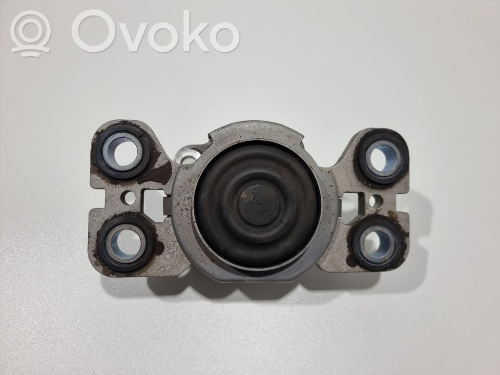 Volvo V60 Engine mount bracket 