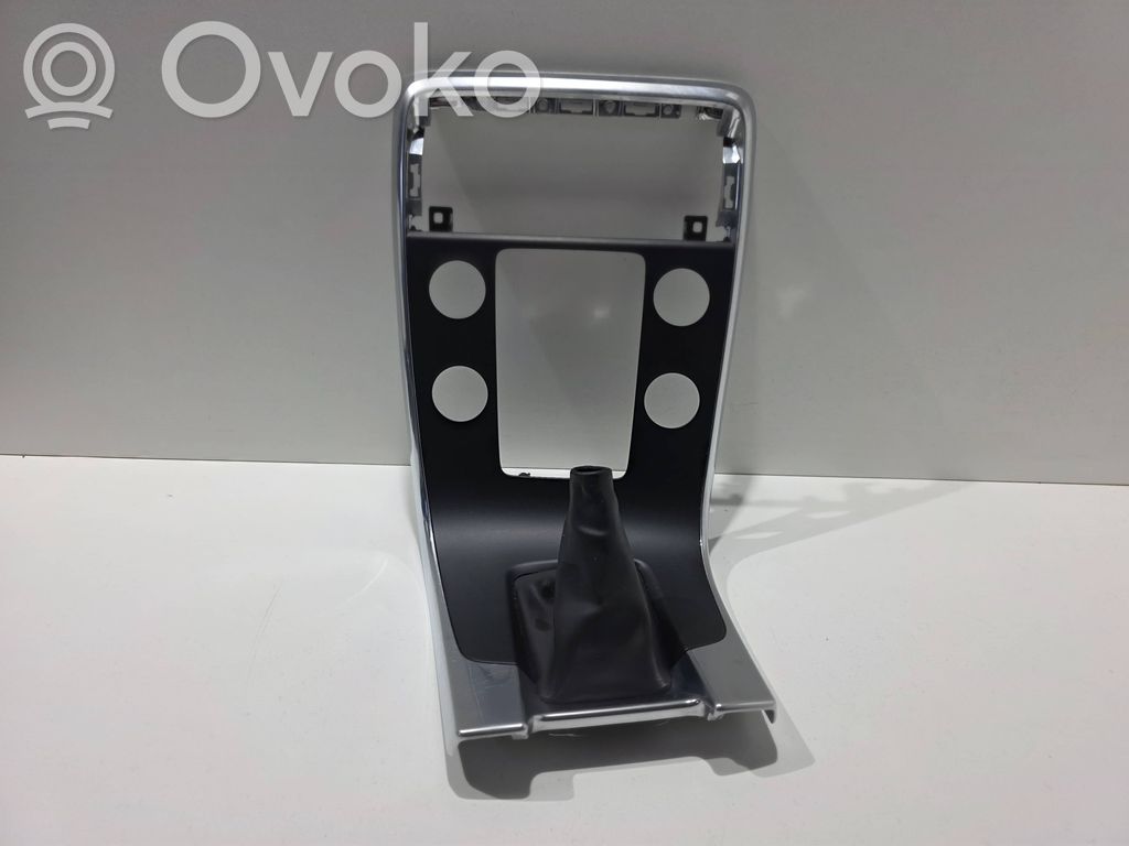 Volvo C30 Radio/GPS head unit trim 