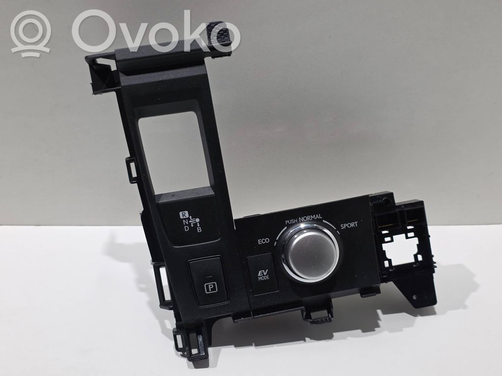 Lexus CT 200H Center console 