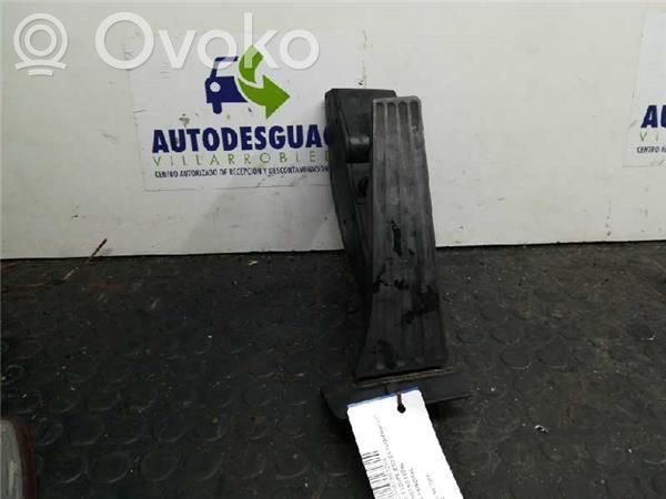 Accelerator throttle pedal