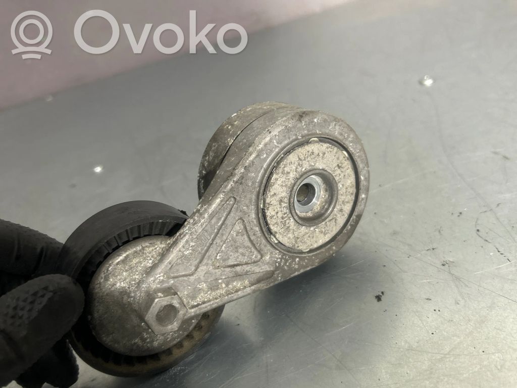Audi A4 S4 B8 8K Mocowanie / uchwyt filtra oleju 