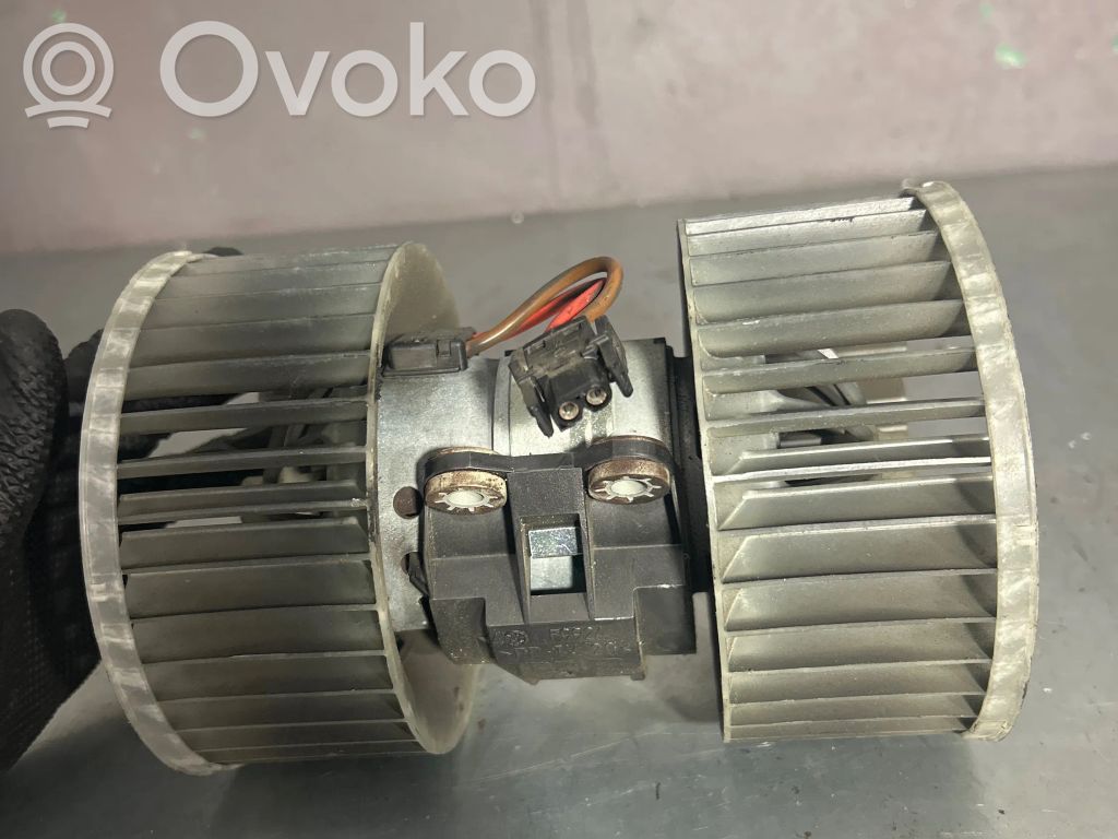 BMW X3 E83 Pečiuko ventiliatorius/ putikas 