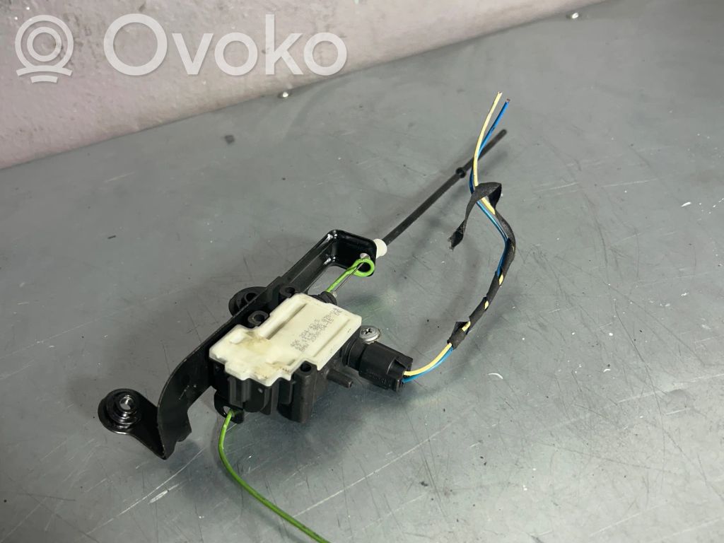 BMW 5 E60 E61 Motor de la tapa sellante del depósito de combustible 