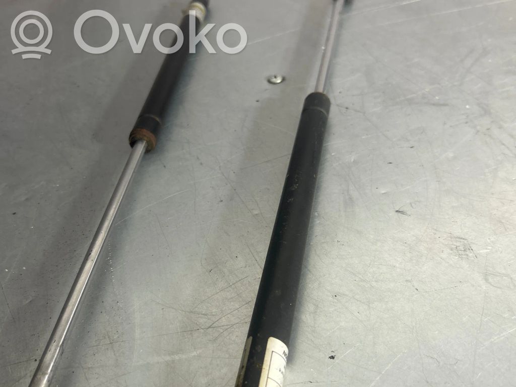Audi A4 S4 B5 8D Tailgate/trunk strut/damper 
