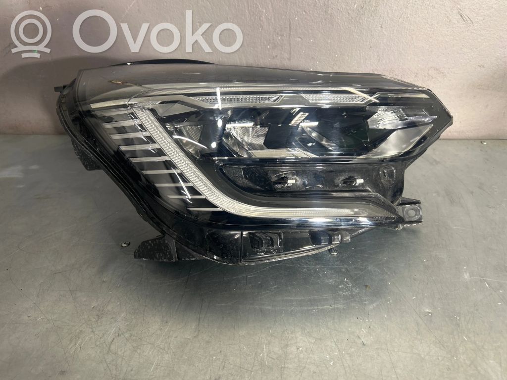 Renault Captur II Lampa przednia 