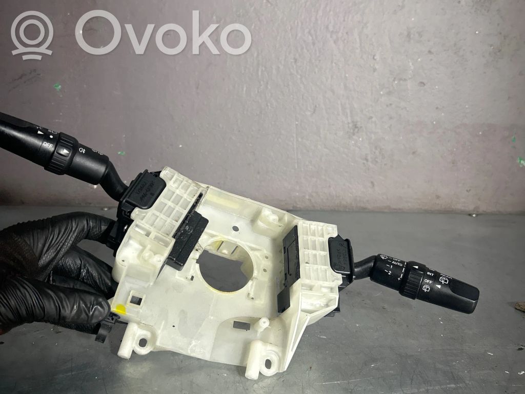 Mazda 5 Wiper turn signal indicator stalk/switch 