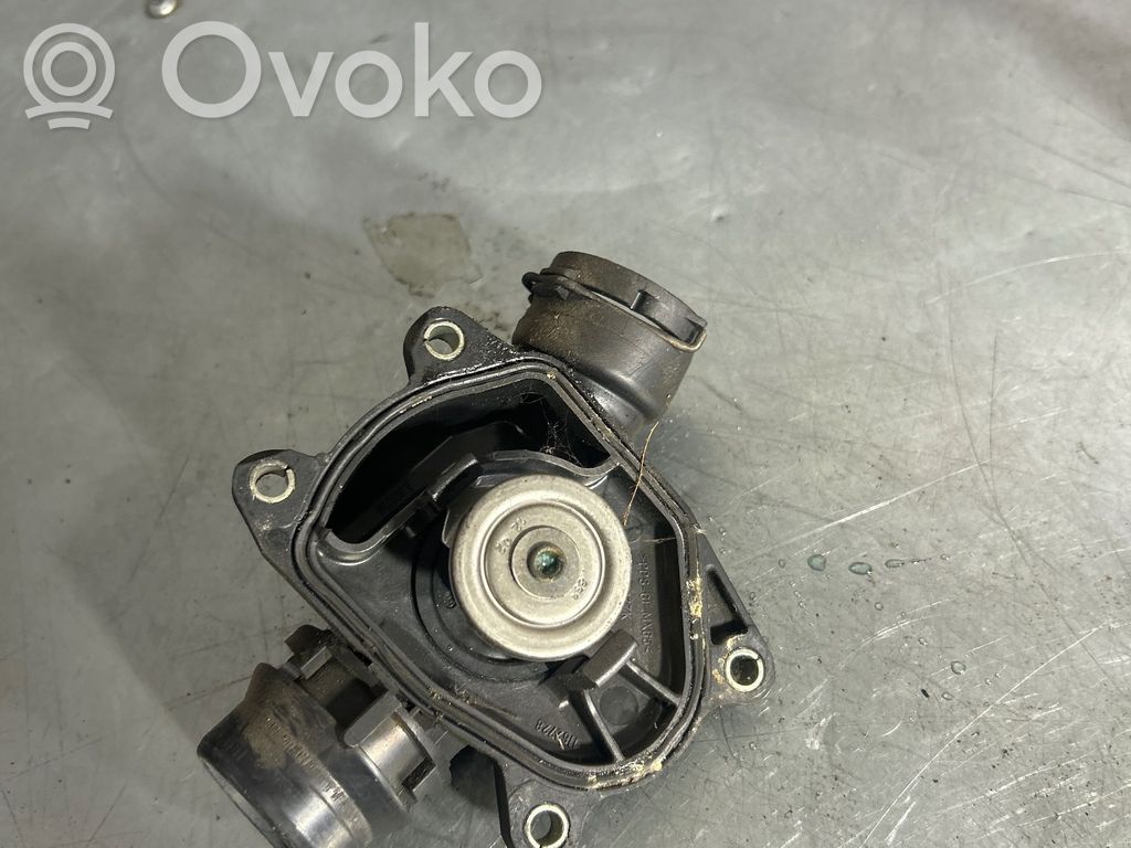 BMW 5 E39 Carcasa del termostato 