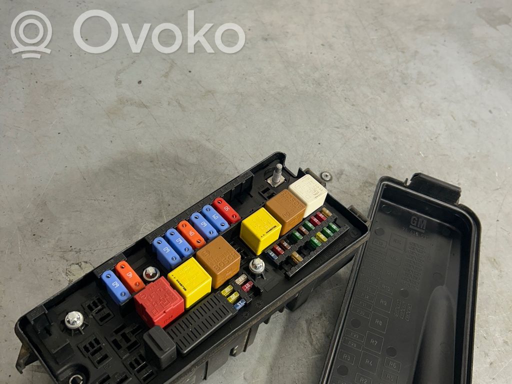 Opel Vectra C Juego de caja de fusibles 