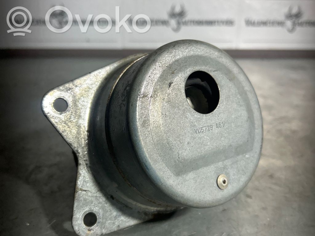 Engine mount bracket   V05729