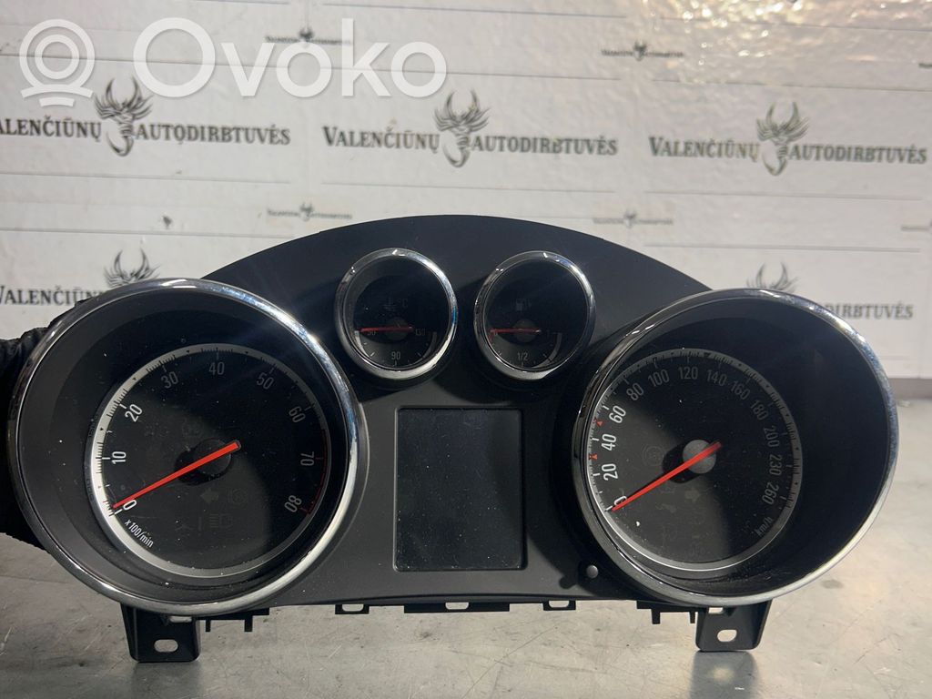 Opel Astra J Speedometer (instrument cluster) 