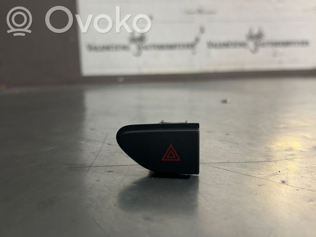 Hazard light switch   252907372R,10026629,20190411