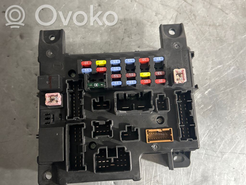 Citroen C-Crosser Fuse module 