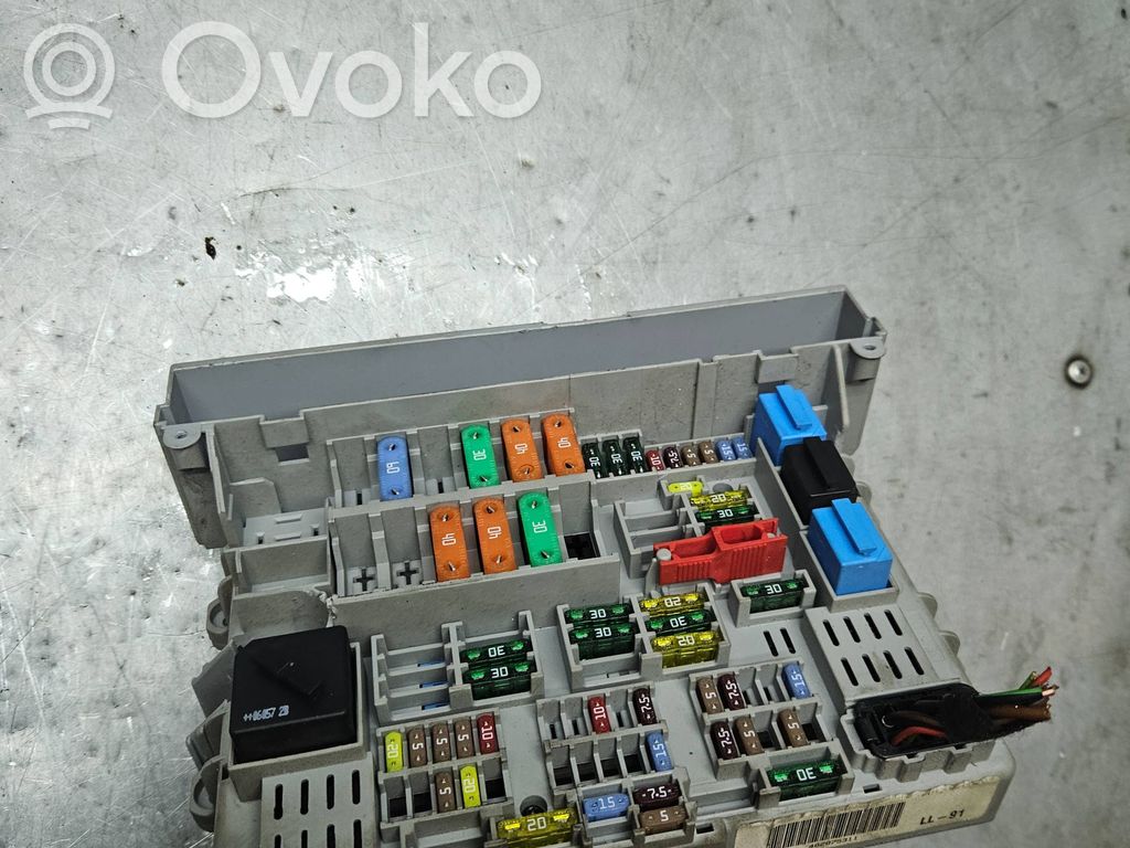 BMW 3 E90 E91 Fuse module 