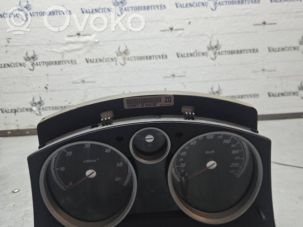 Opel Astra H Speedometer (instrument cluster) 