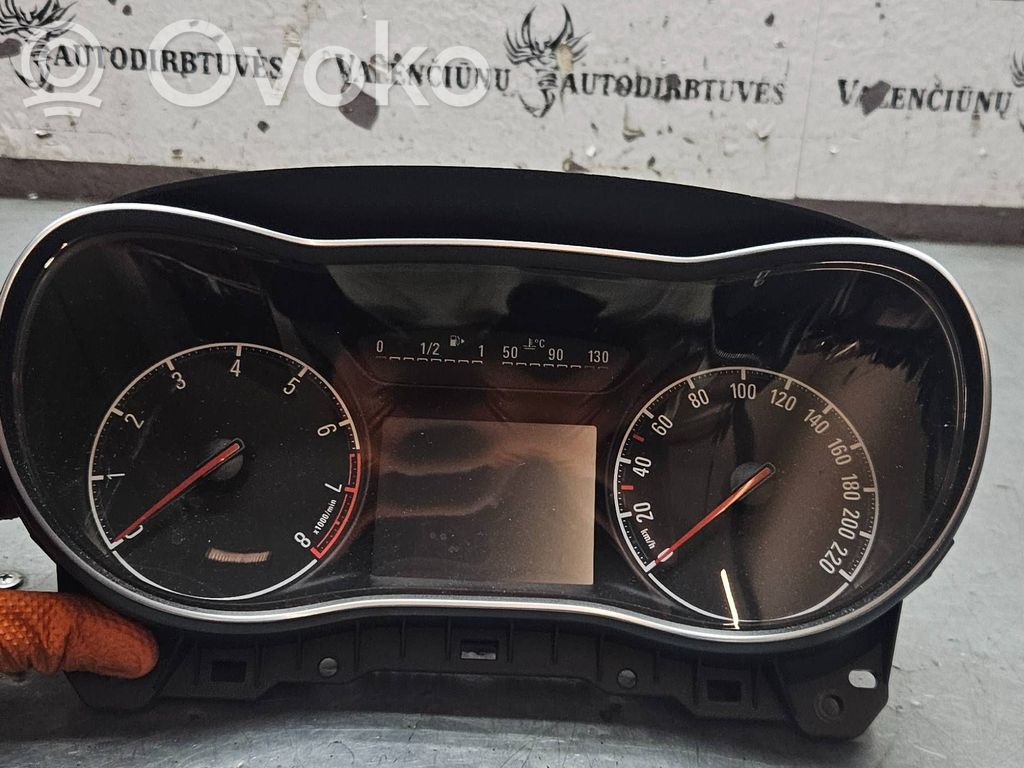 Opel Corsa E Spidometrs (instrumentu panelī) 