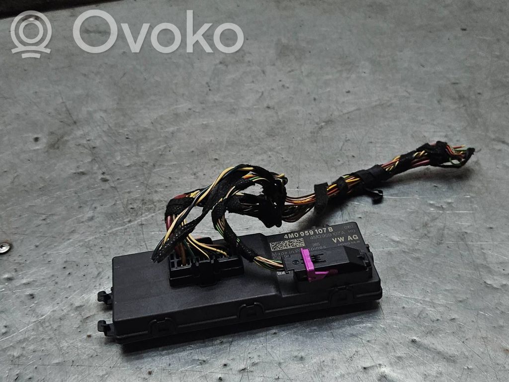 Audi A4 S4 B9 Tailgate/trunk control unit/module 