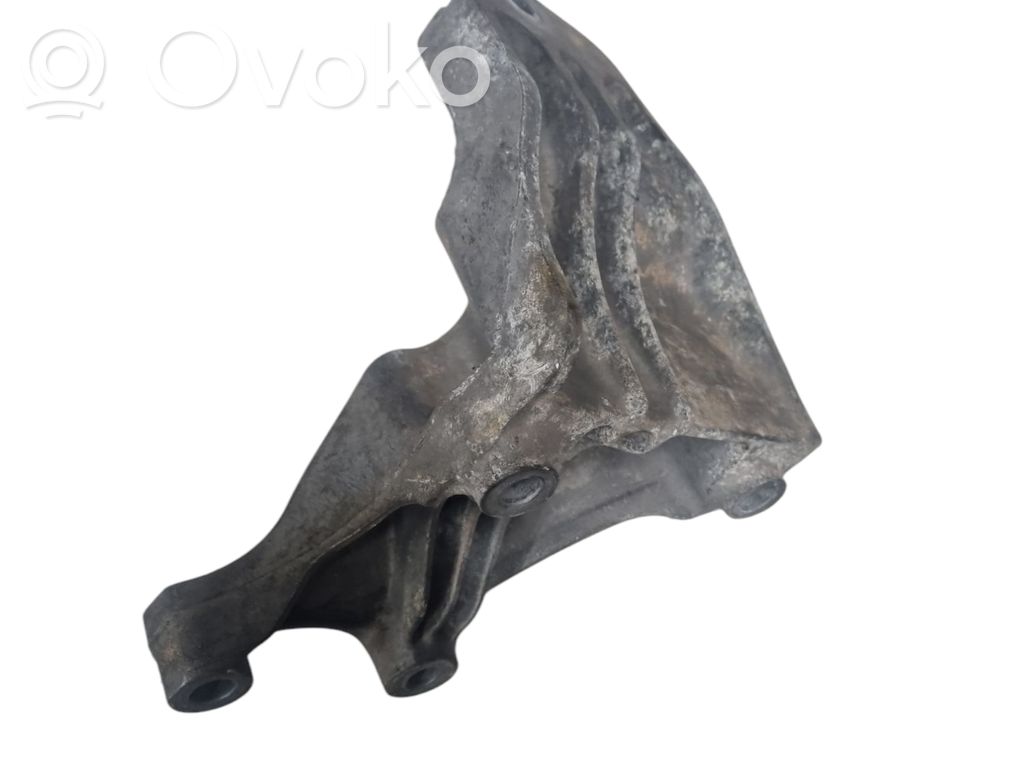 Ford Mustang VI Engine mounting bracket 