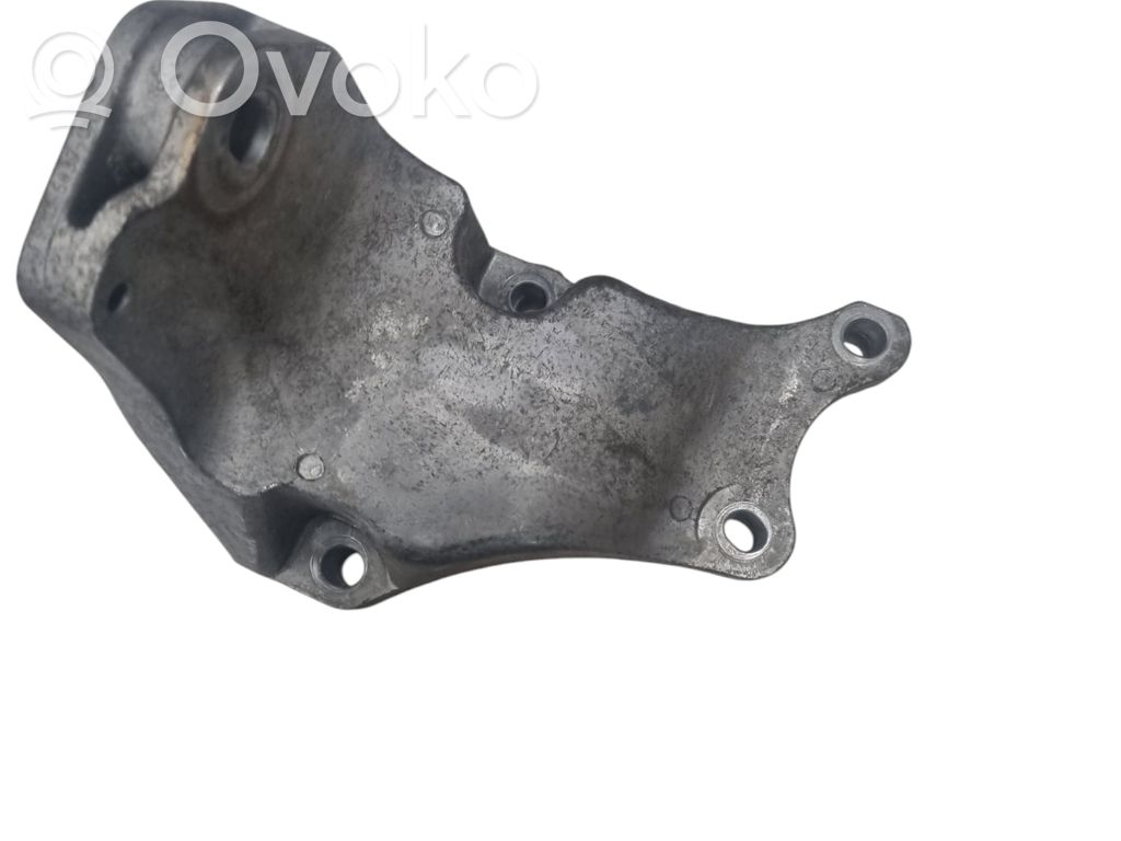 Ford Mustang VI Engine mounting bracket 