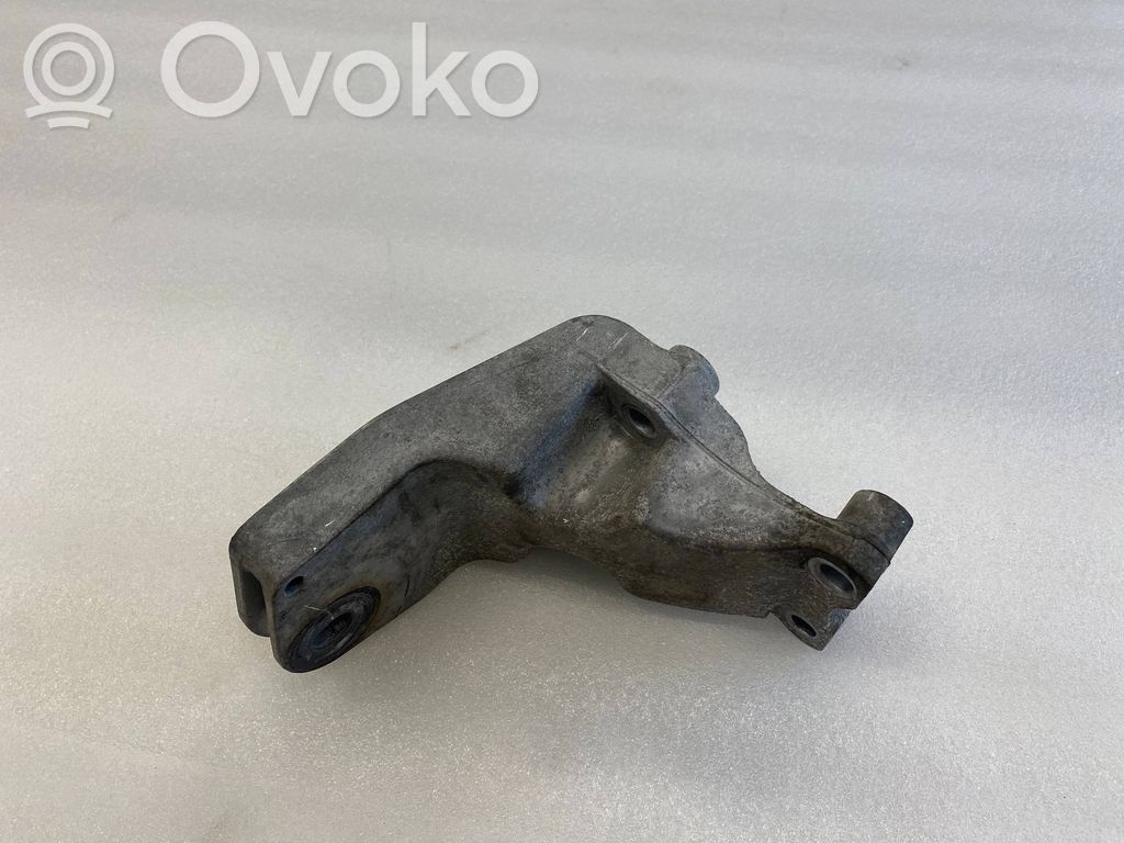 Ford Mustang VI Engine mounting bracket 