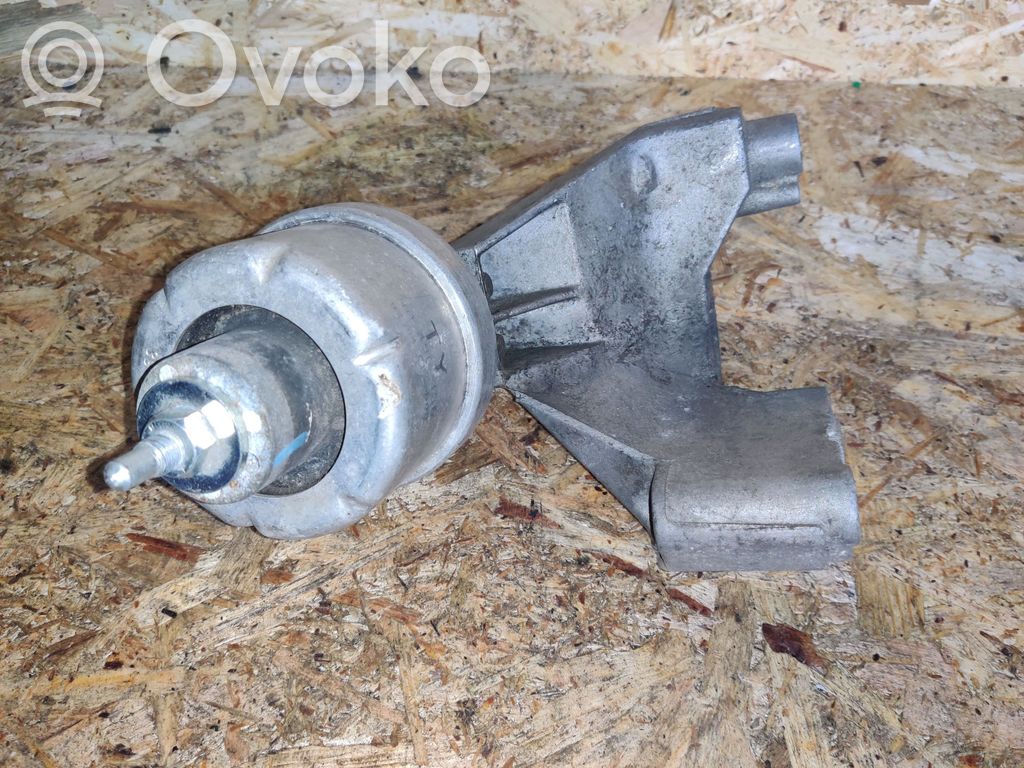 Opel Vectra C Engine mount bracket 