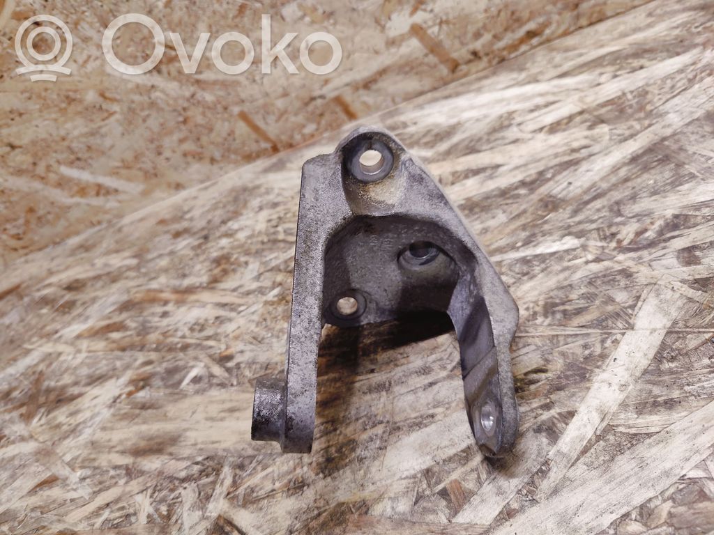 Cadillac XTS Engine mounting bracket 