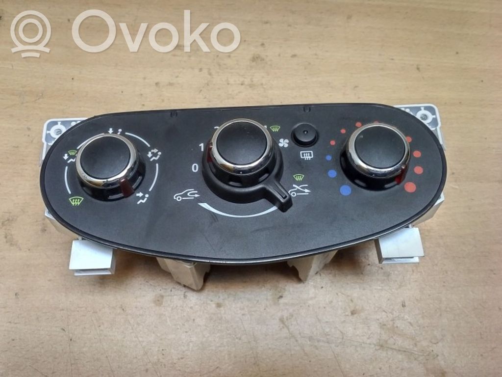Dacia Duster Climate control unit 