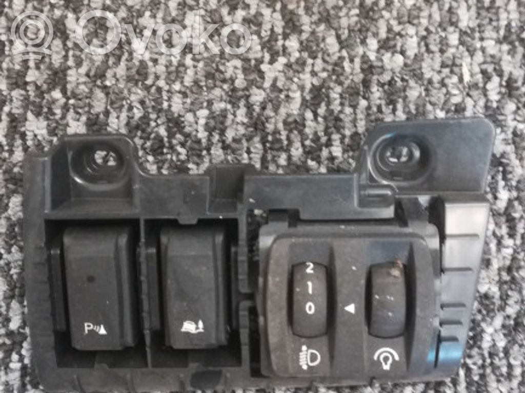Renault Trafic III (X82) Headlight level height control switch 
