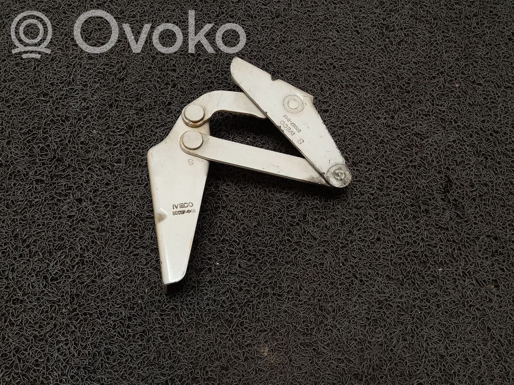 Iveco Daily 6th gen Konepellin saranat 