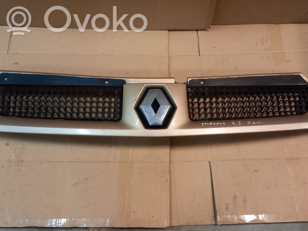Renault Master II Front bumper upper radiator grill 