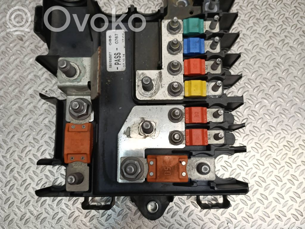 Iveco Daily 6th gen Bezpiecznik / Przekaźnika akumulatora 