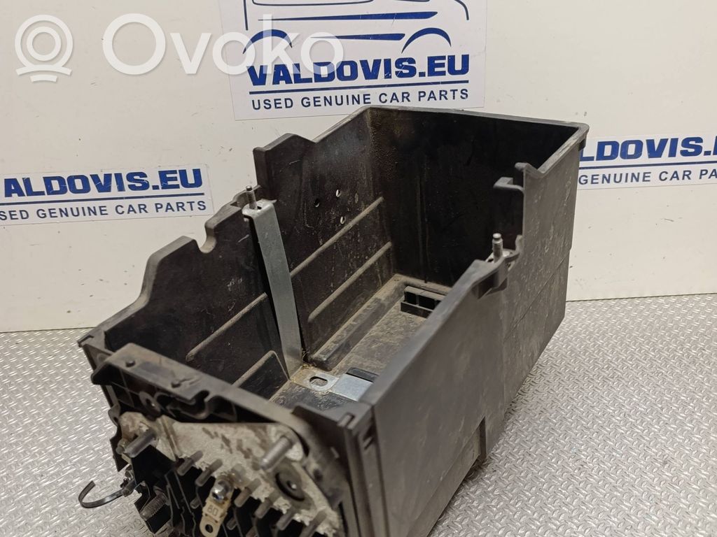 Ford Kuga I Akumuliatoriaus dėžė 