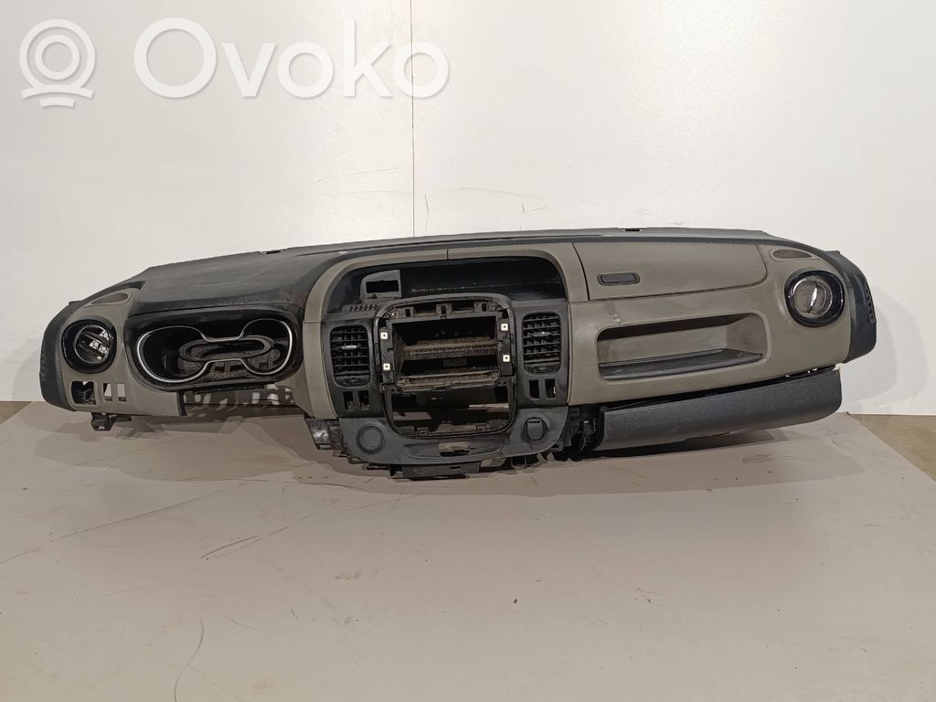 Renault Trafic III (X82) Panelis 