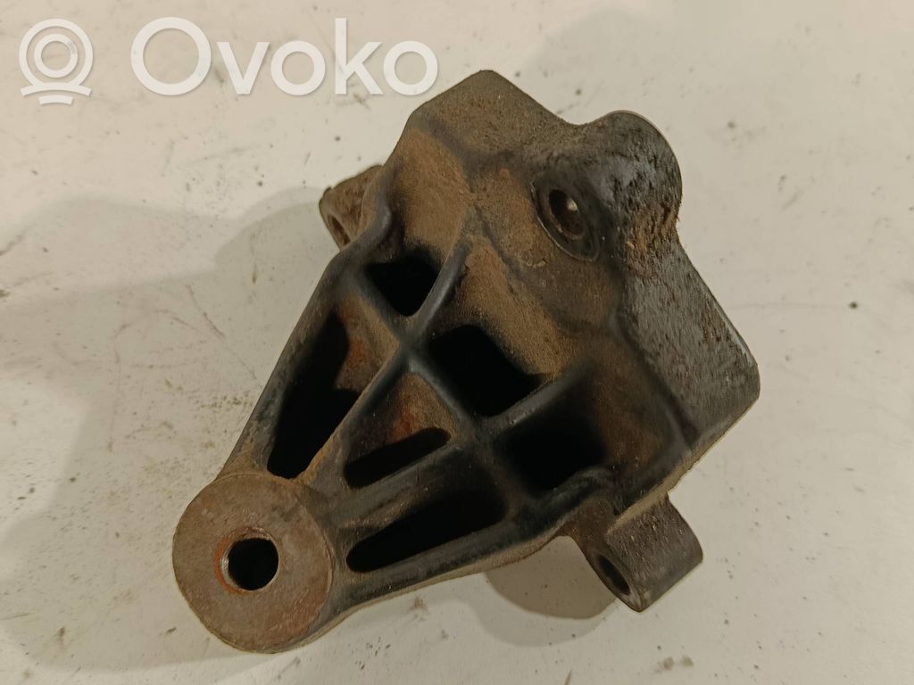 Engine mounting bracket   8200003829,91165625,21038000T