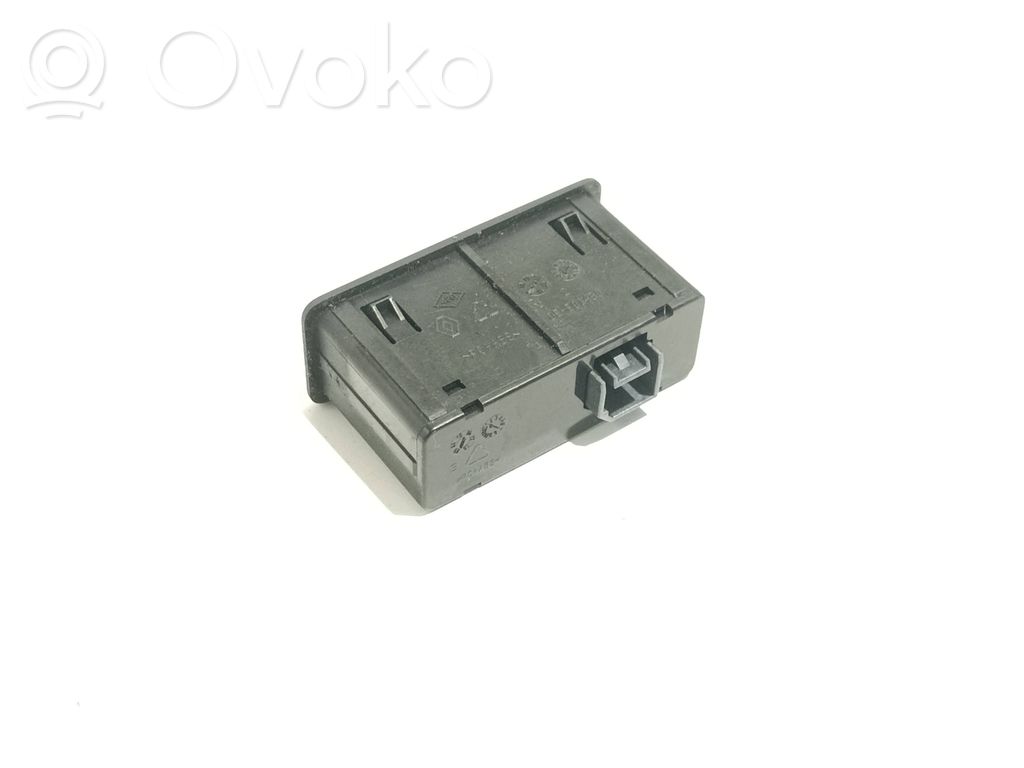 Opel Vivaro Enchufe conector USB 