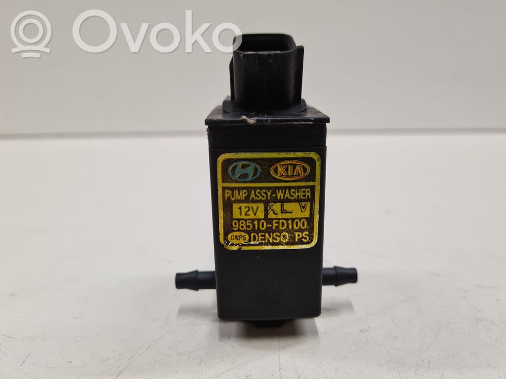 KIA Sorento Windscreen/windshield washer pump 