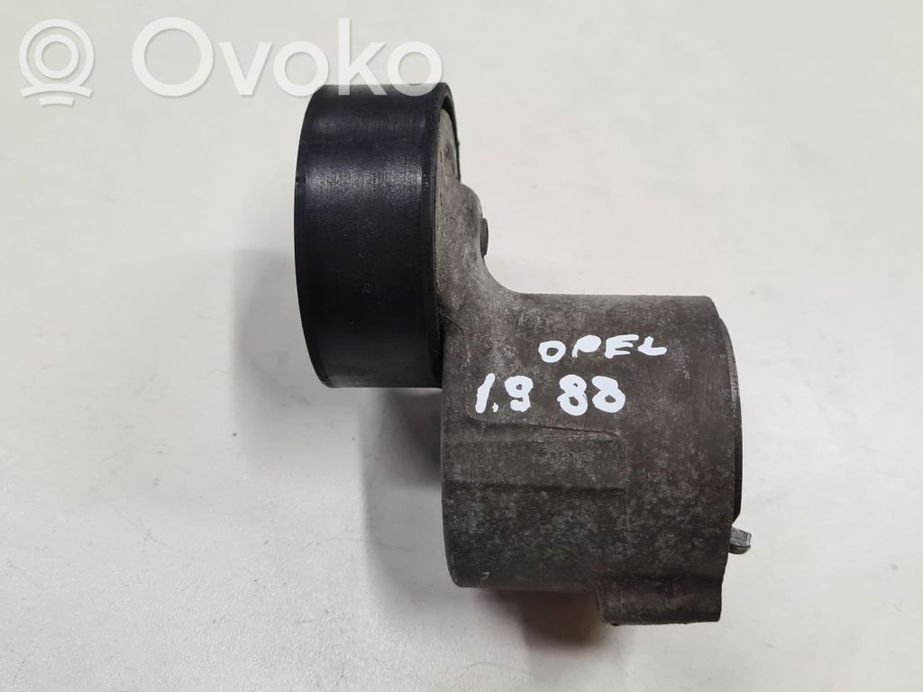 Opel Astra H Generatoriaus diržo įtempėjas 