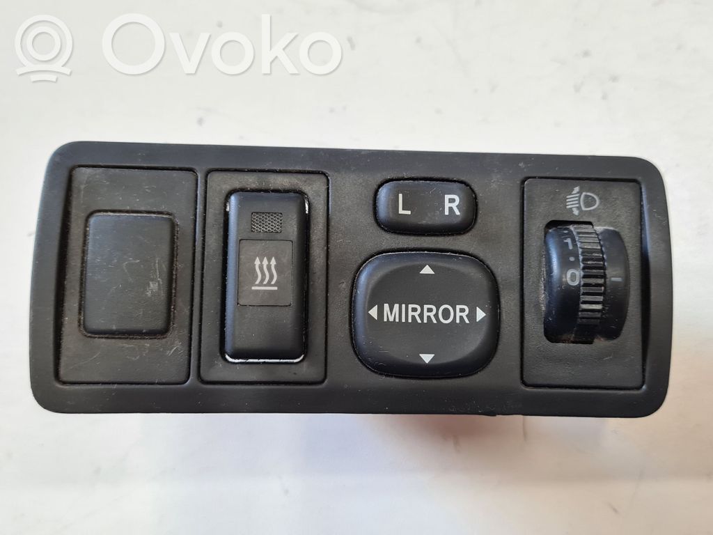 Toyota Avensis T250 Wing mirror switch 