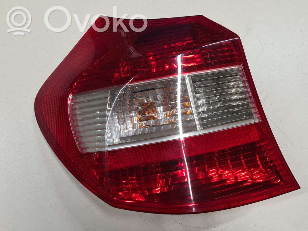BMW 1 E81 E87 Aizmugurējais lukturis virsbūvē 
