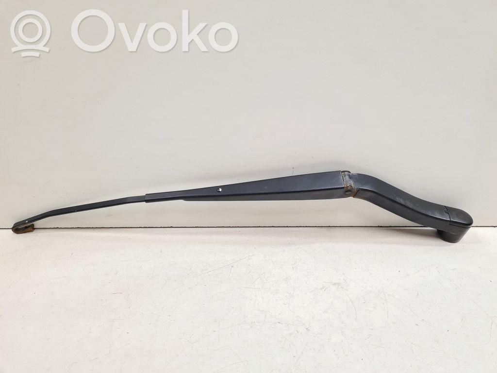 Front wiper blade arm