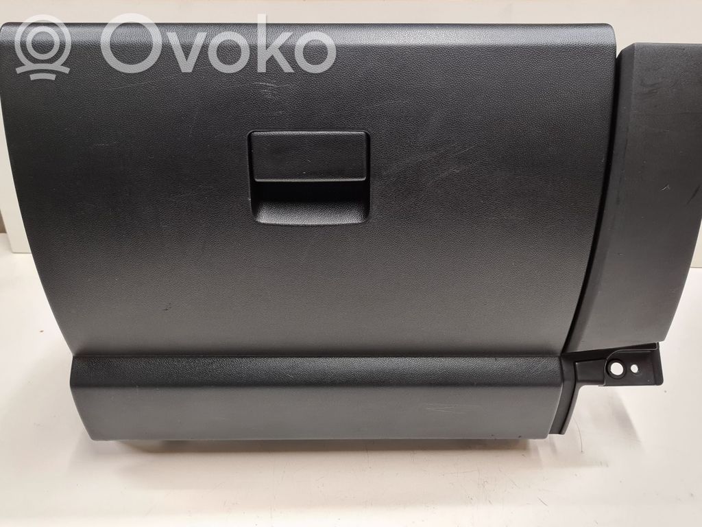 Mazda 5 Daiktadėžės (bordačioko) komplektas 