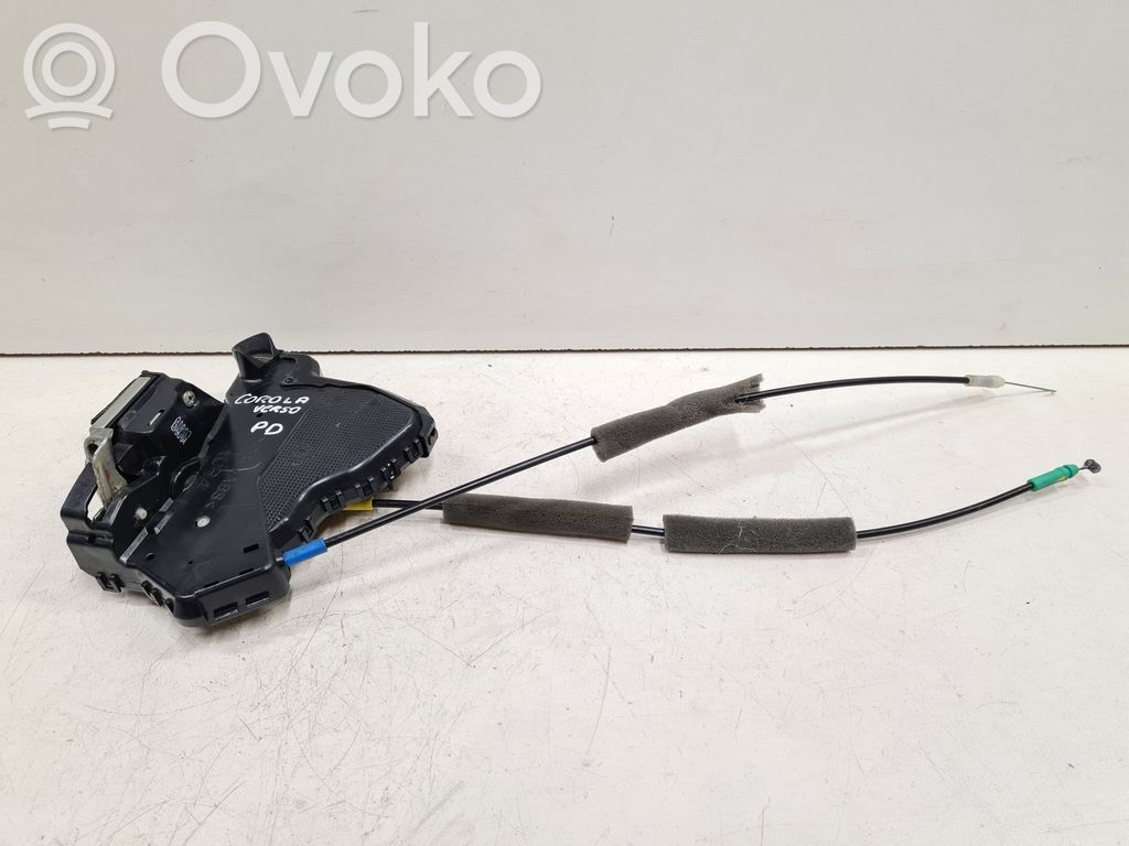 Toyota Corolla Verso AR10 Priekšpusē slēdzene 