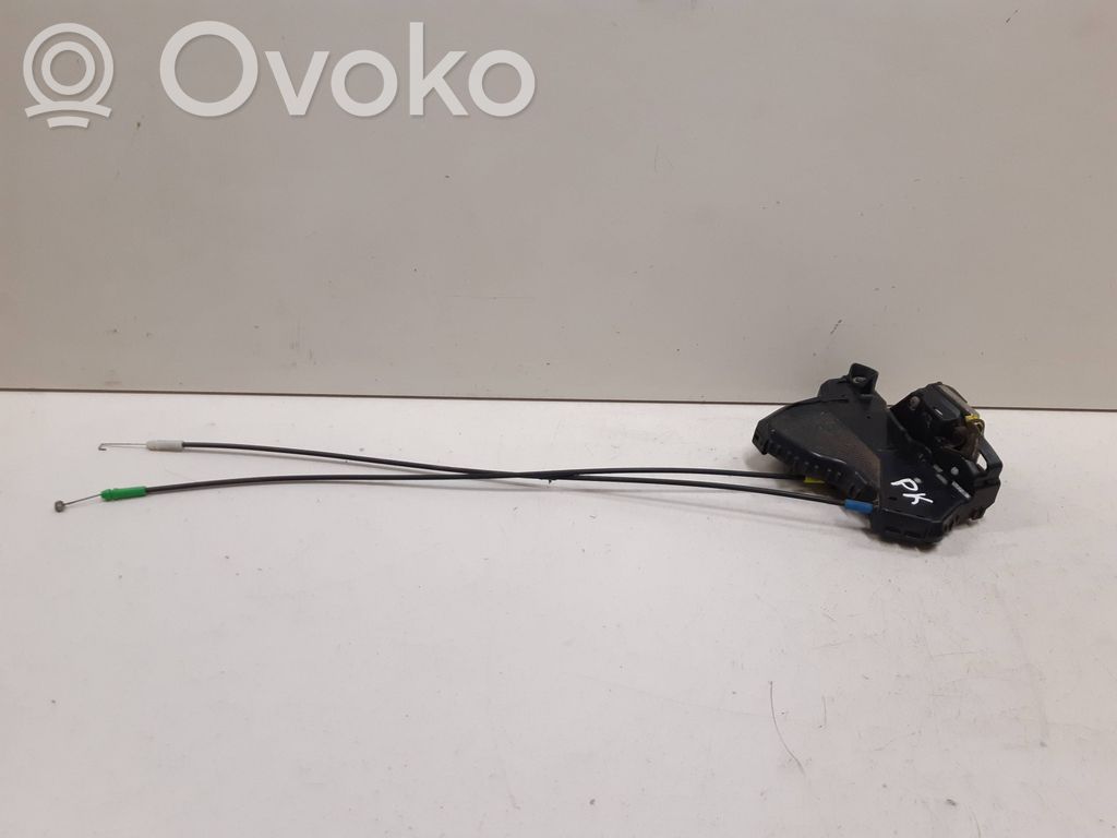 Toyota Avensis T250 Priekšpusē slēdzene 