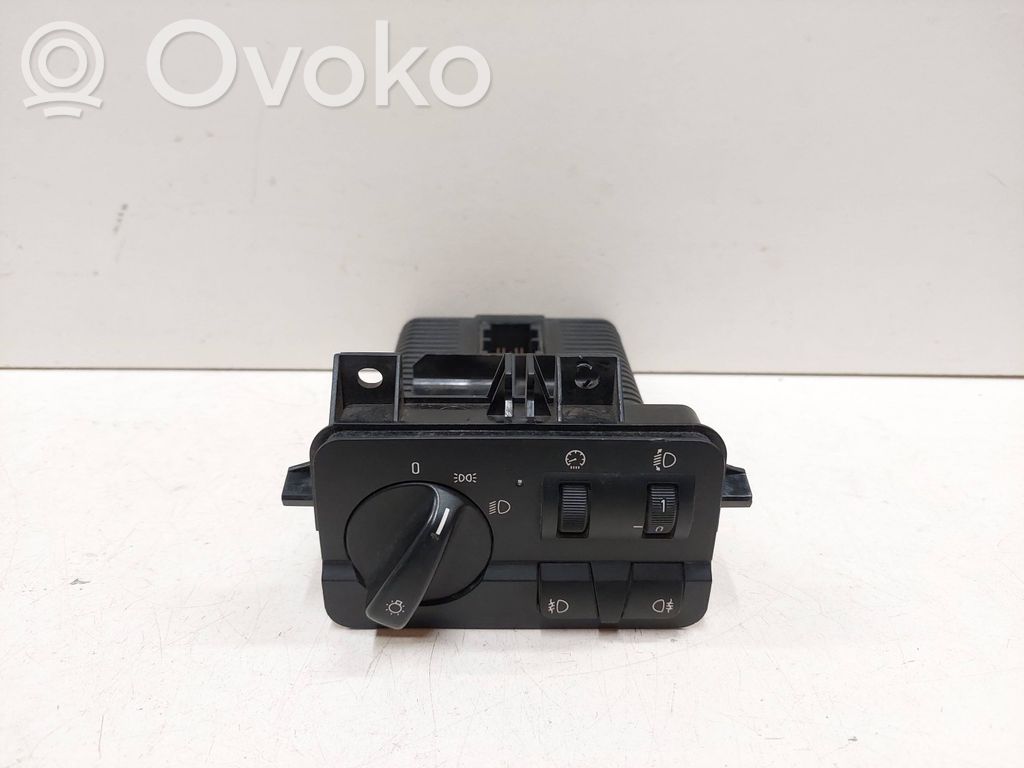 Light switch   6936832,532228401