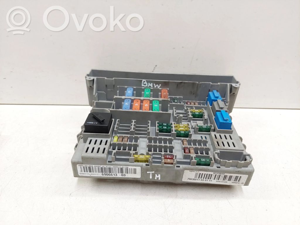BMW 1 E81 E87 Fuse module 