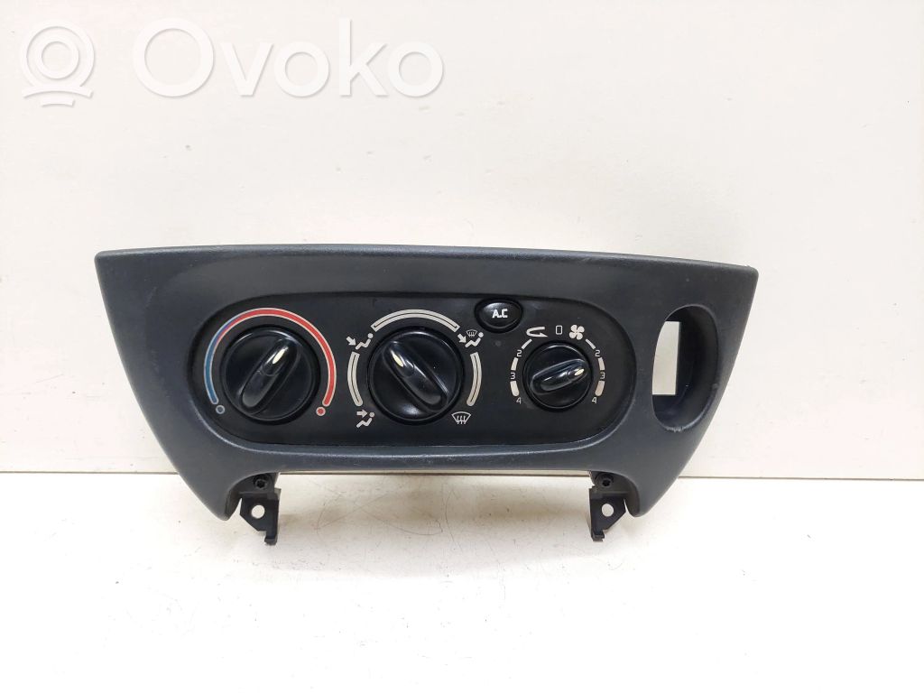 Renault Megane I Gaisa kondicioniera / klimata kontroles / salona apsildes vadības bloks (salonā) 