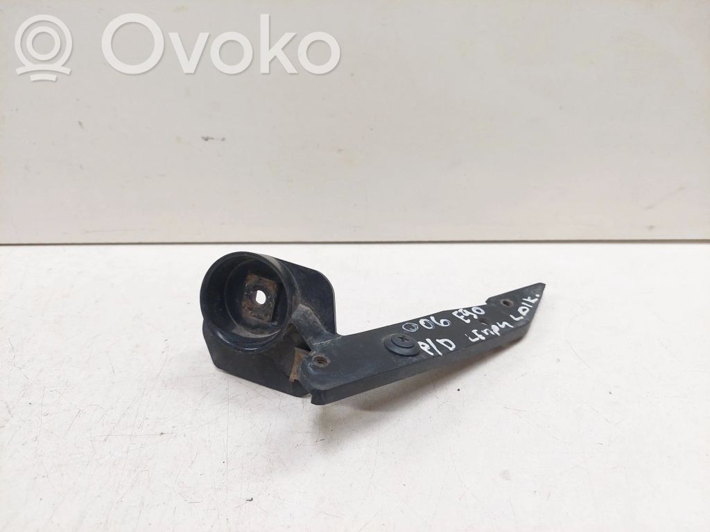 Headlight/headlamp mounting bracket   7058448